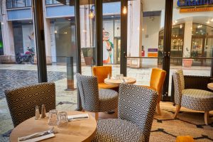 mobilier chic et design du restaurant casabea lyon 2