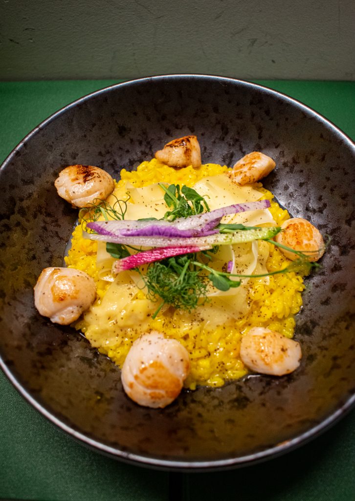 RISOTTO DE SAINT JACQUES FRAICHES AU VIN JAUNE ET VIEUX COMTE